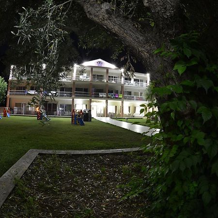 Crown Hotel Nea Skioni Exterior photo