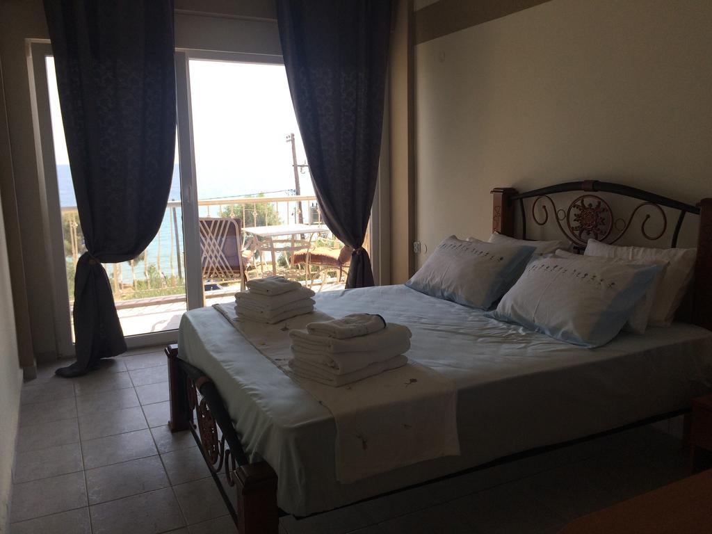 Crown Hotel Nea Skioni Room photo